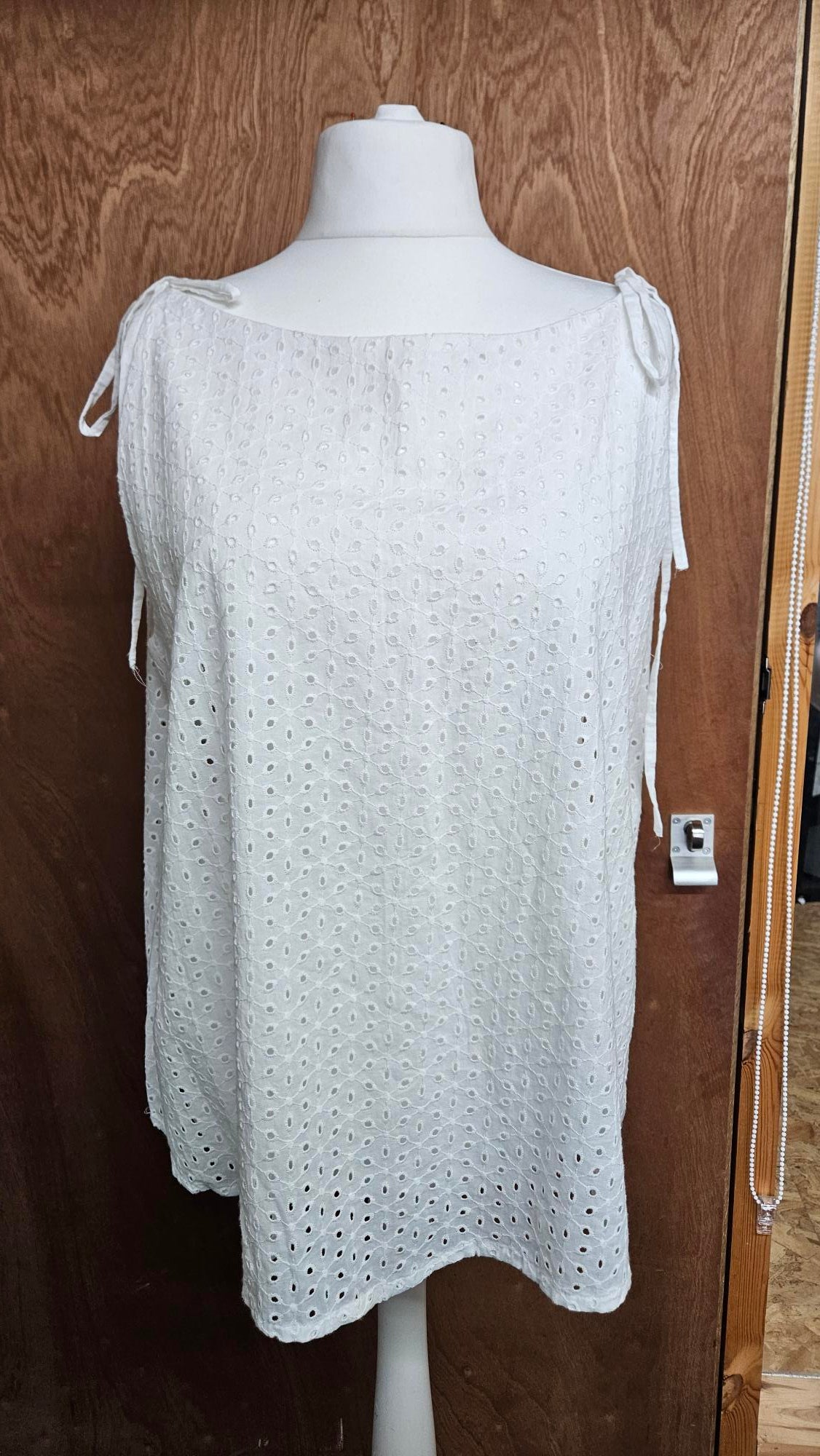 Sample Sienna Top in White Broderie Anglaise - Size 20