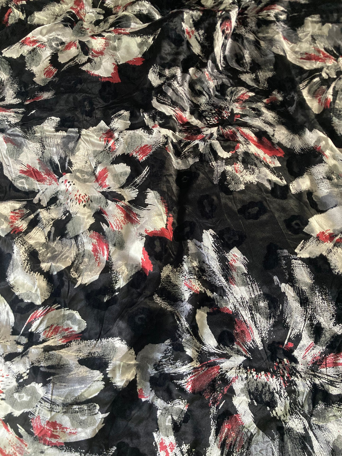 Floral Jacquard Viscose Satin in Silver Grey and Black Remnant - 4.15m