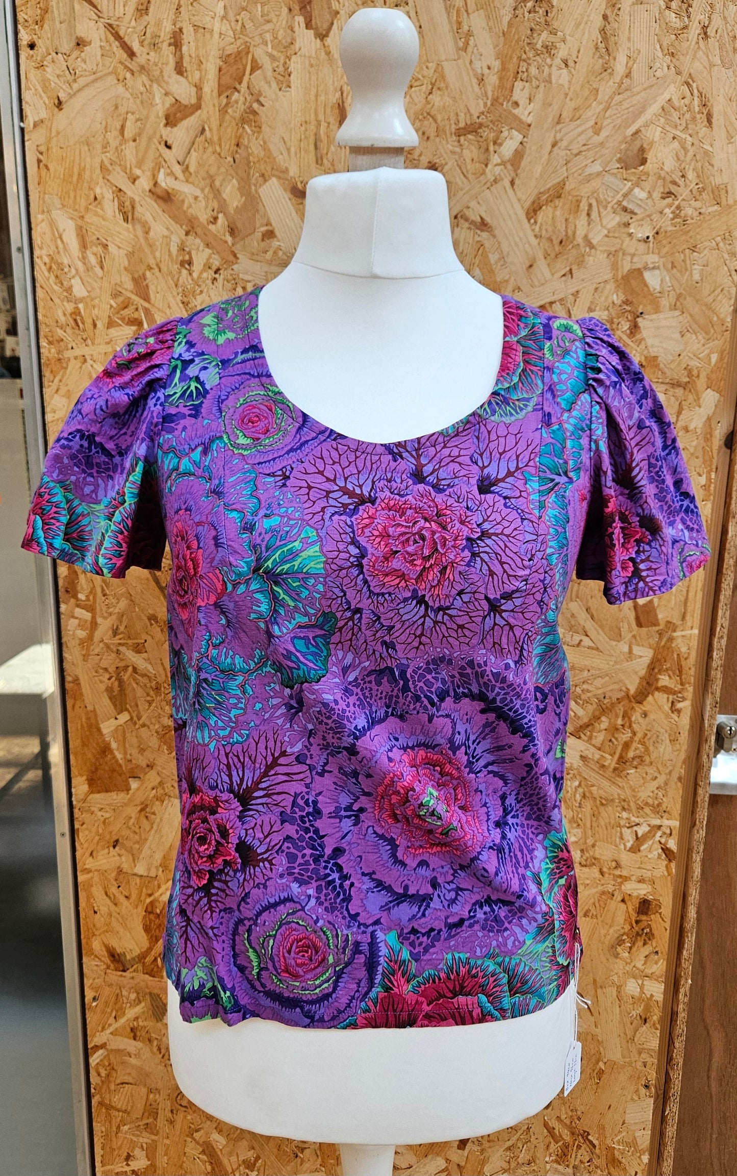 Sample Iris Flutter Sleeve Top in Purple Floral Cotton - Size 12/14