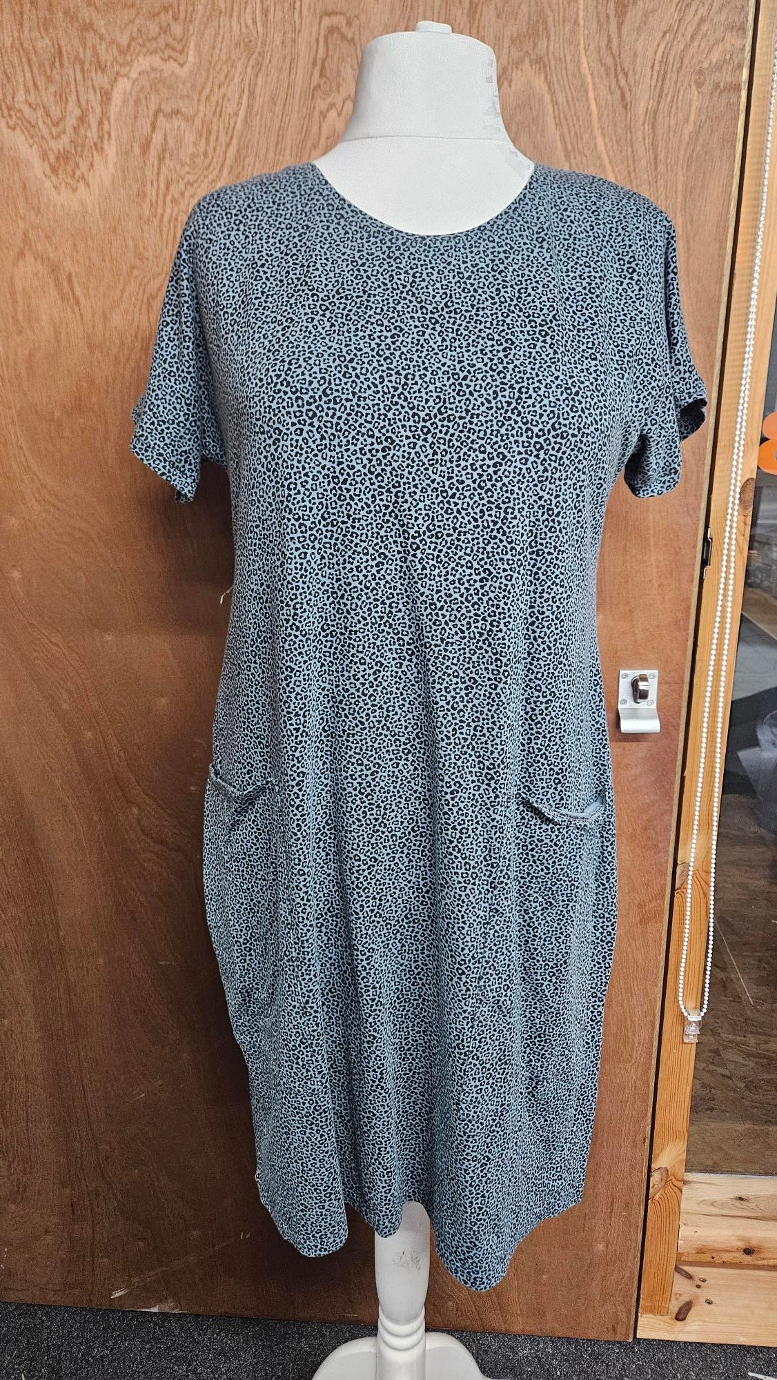 Sample Astrid T-shirt Dress in Blue Tiny Leopard Print Cotton Jersey - Size 18