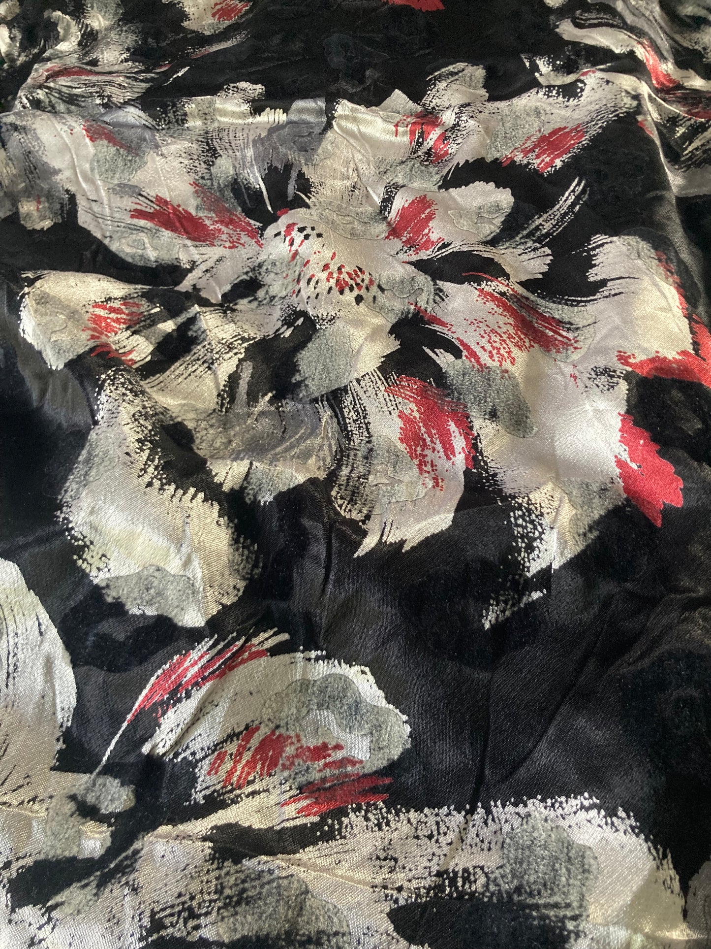 Floral Jacquard Viscose Satin in Silver Grey and Black Remnant - 4.15m
