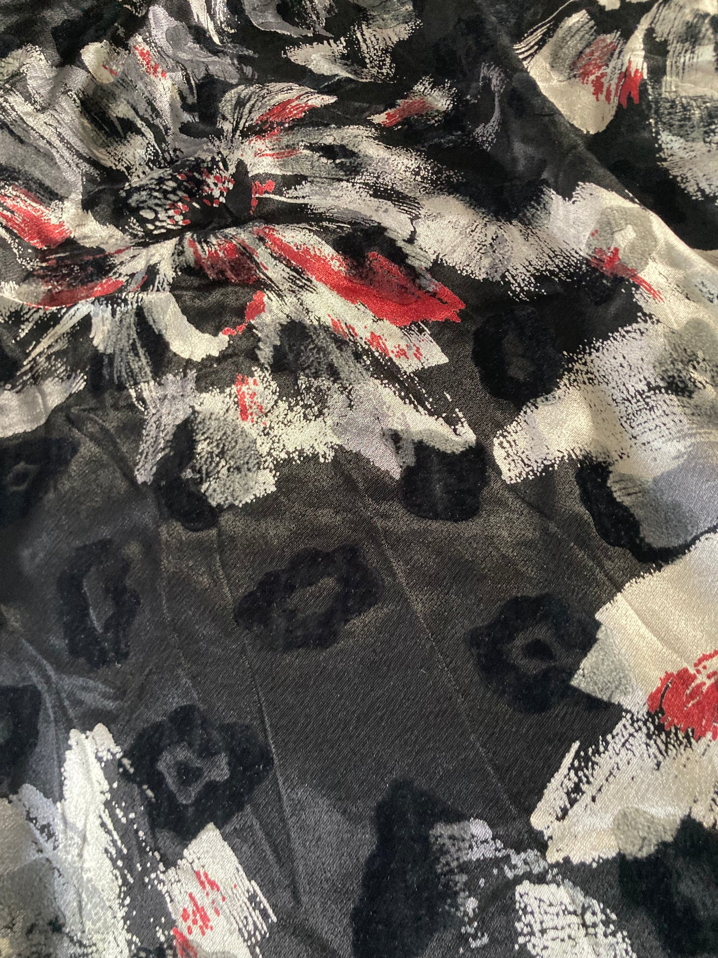 Floral Jacquard Viscose Satin in Silver Grey and Black Remnant - 4.15m